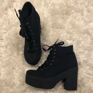 SIXTYSEVEN Steve Madden platform booties